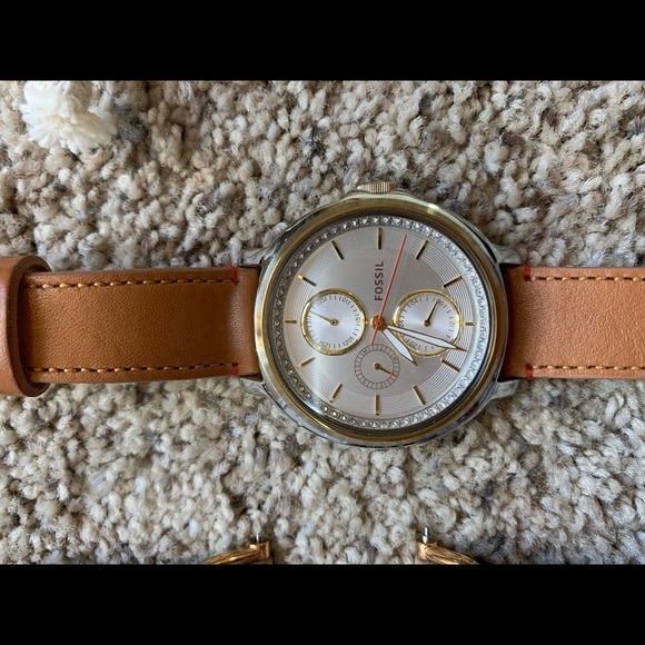 Fossil Watch with 2 interchangeable straps - Picture 2 of 3